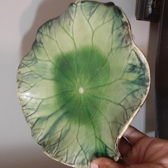 FREE FORMED LILY PLATE-GREEN WALL DECOR - Picture 2 of 4